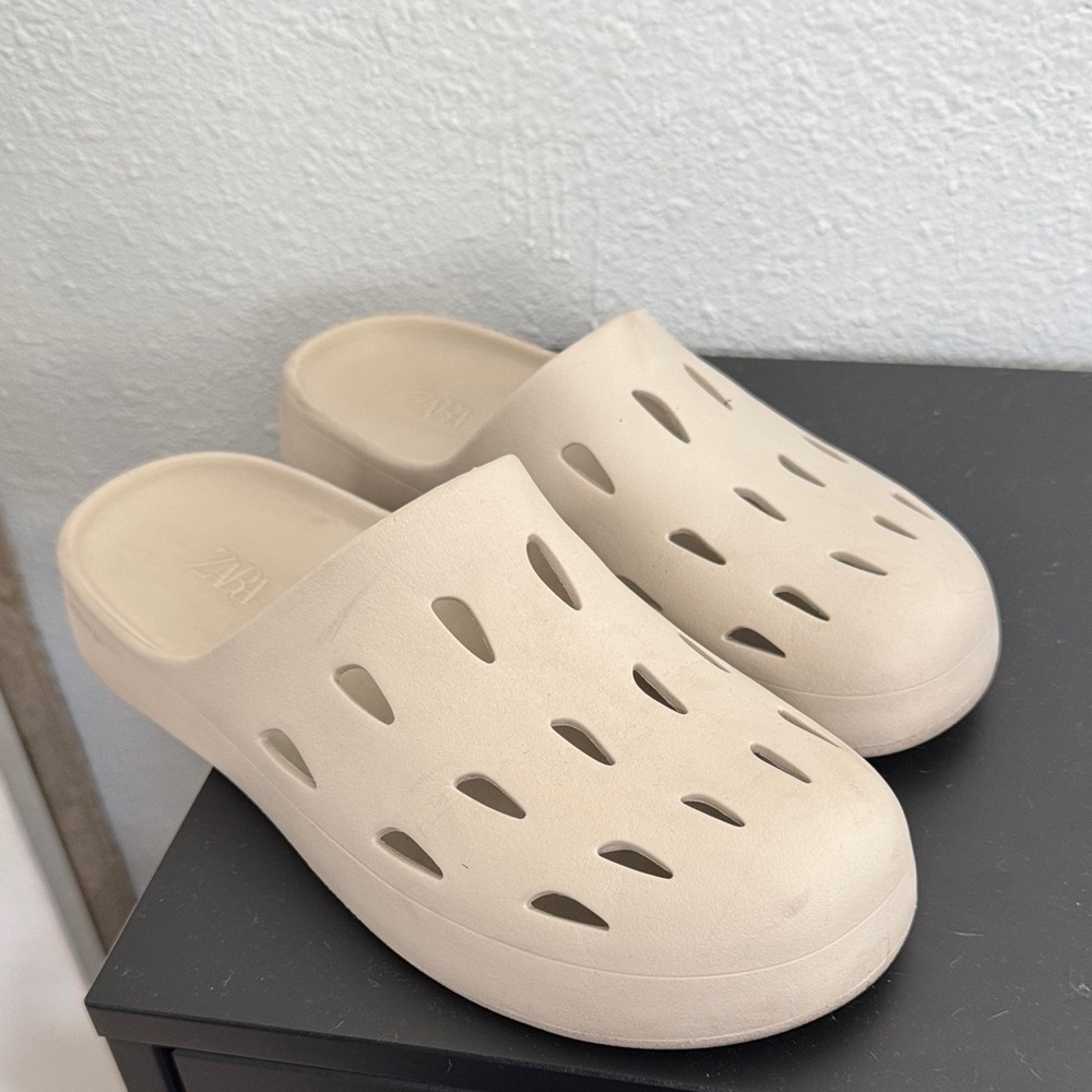 Zara Slip-On Clogs